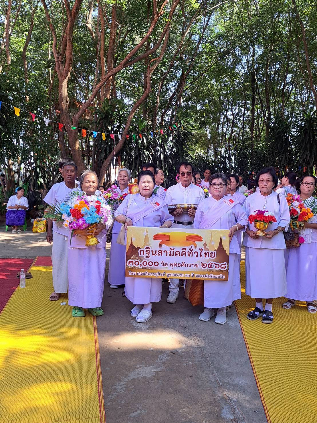 ภาพร่วมขบวนกฐินวัดป่าโอภาโส