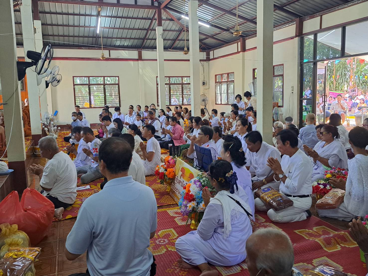 ภาพร่วมพิธีกรรมวัดป่าโอภาโส