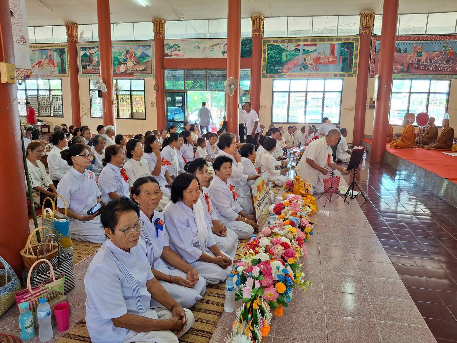 ภาพร่วมพิธีกรรมวัดสระปทุม