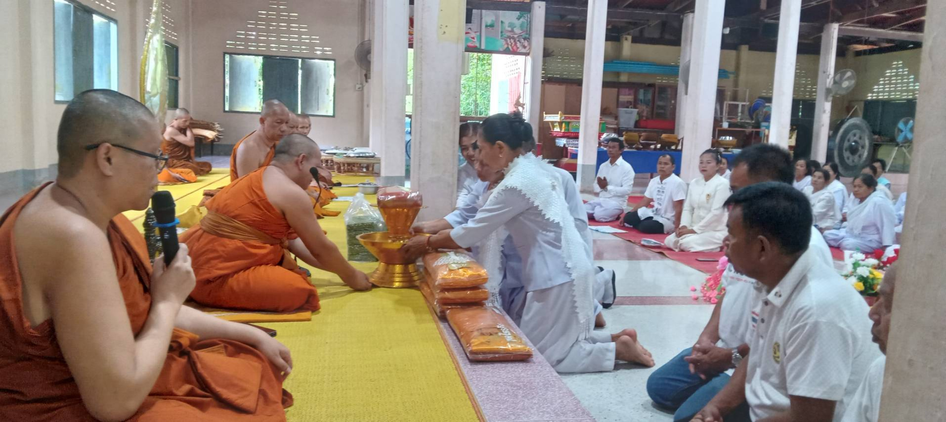 ภาพร่วมพิธีกรรมวัดศรีสว่างอาราม