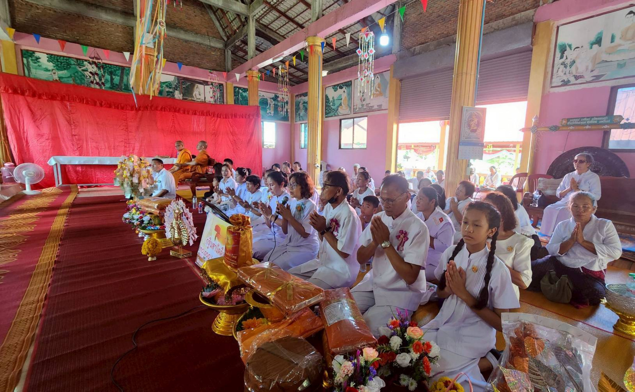 ภาพร่วมพิธีกรรมวัดศรีชมภู