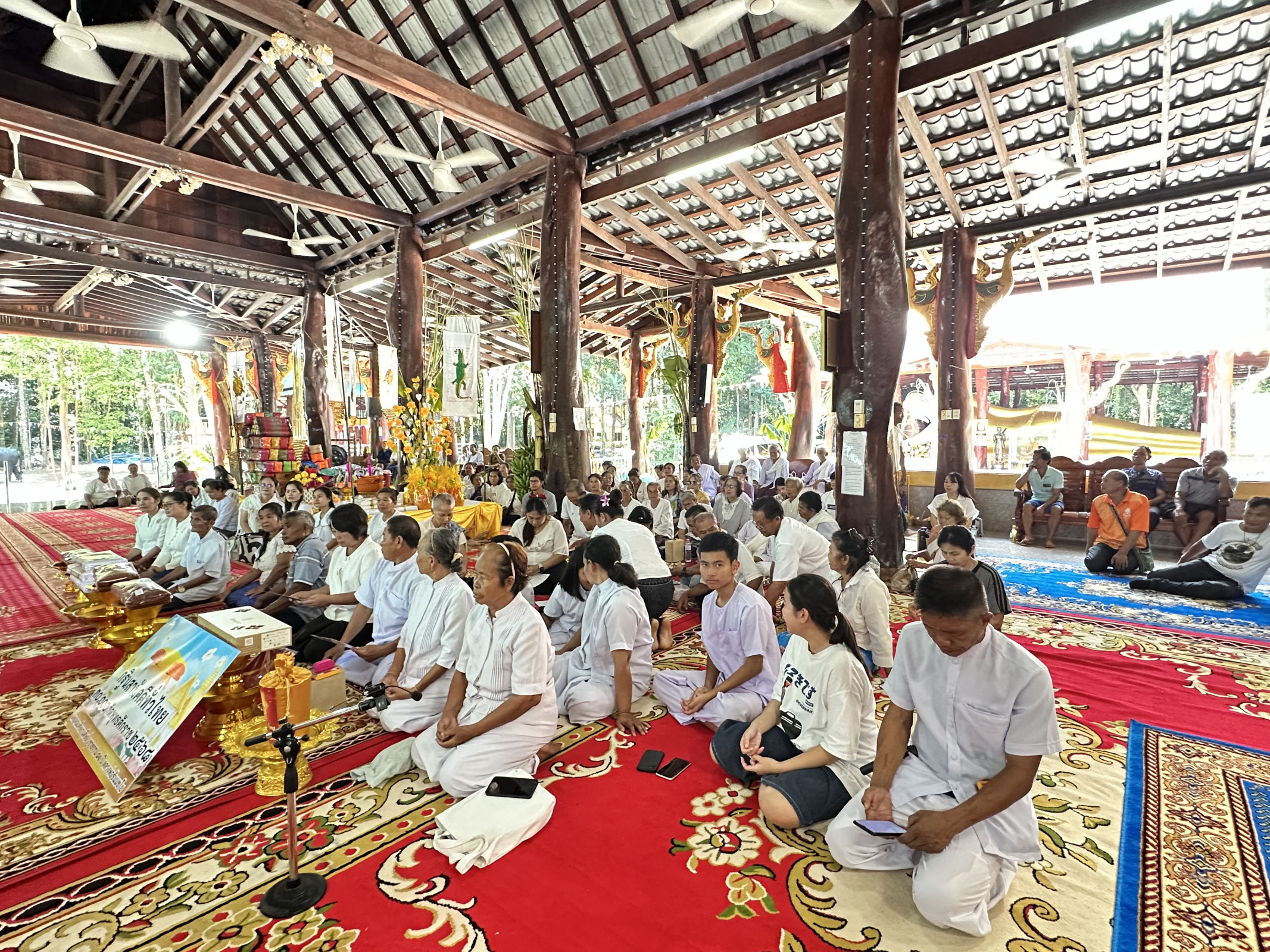 ภาพร่วมพิธีกรรมวัดป่าสุขสบาย