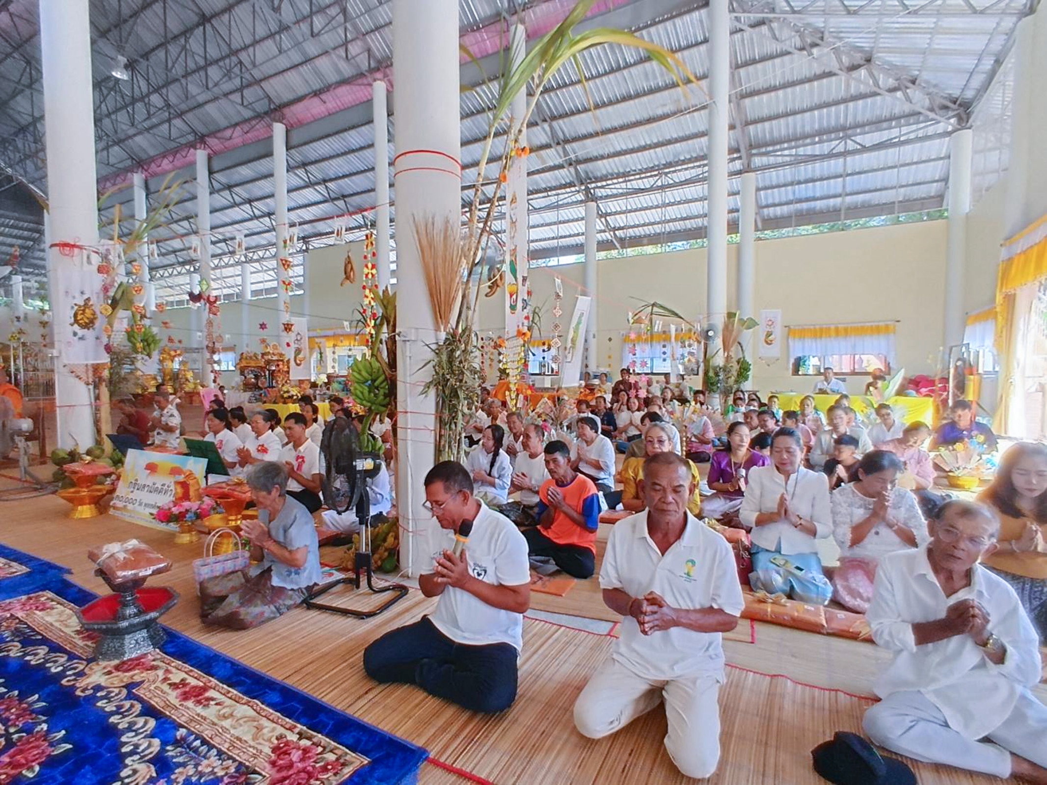 ภาพร่วมพิธีกรรมวัดหนองแด่น