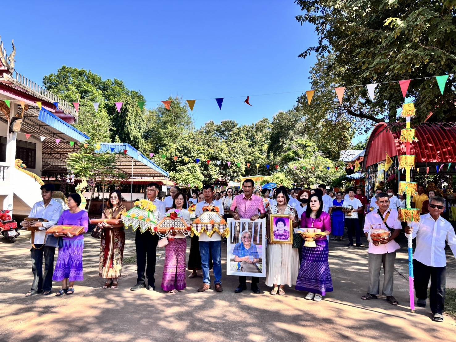 ภาพร่วมพิธีกรรมวัดศรีสว่างบรมสุข