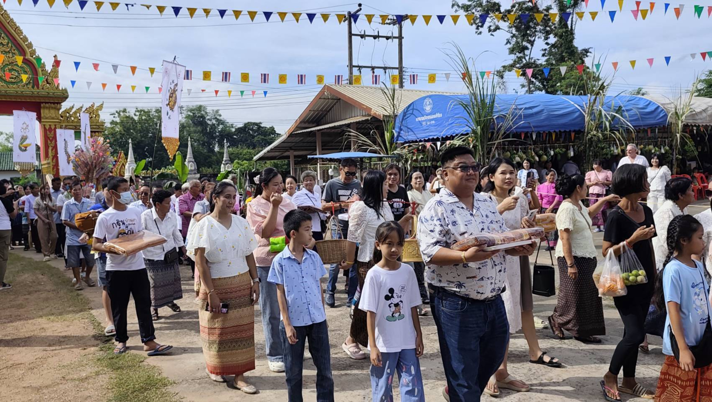 ภาพร่วมพิธีกรรมวัดดอนอีไข