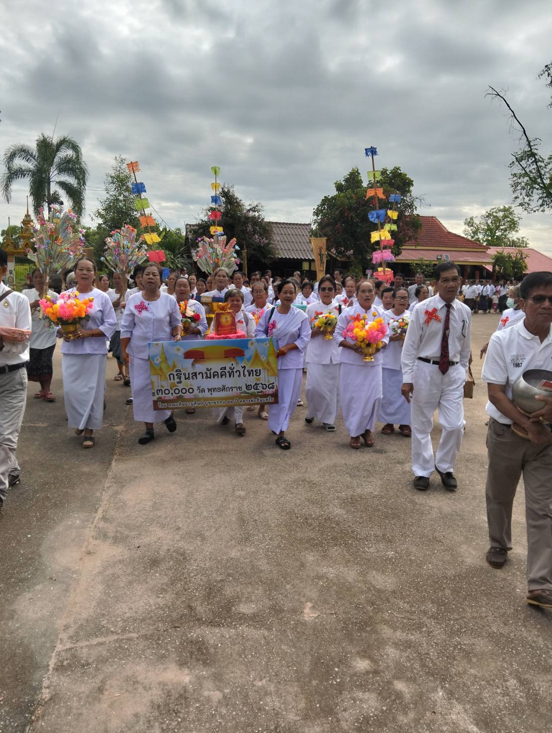 ภาพร่วมขบวนกฐินวัดโพธิ์ศรี