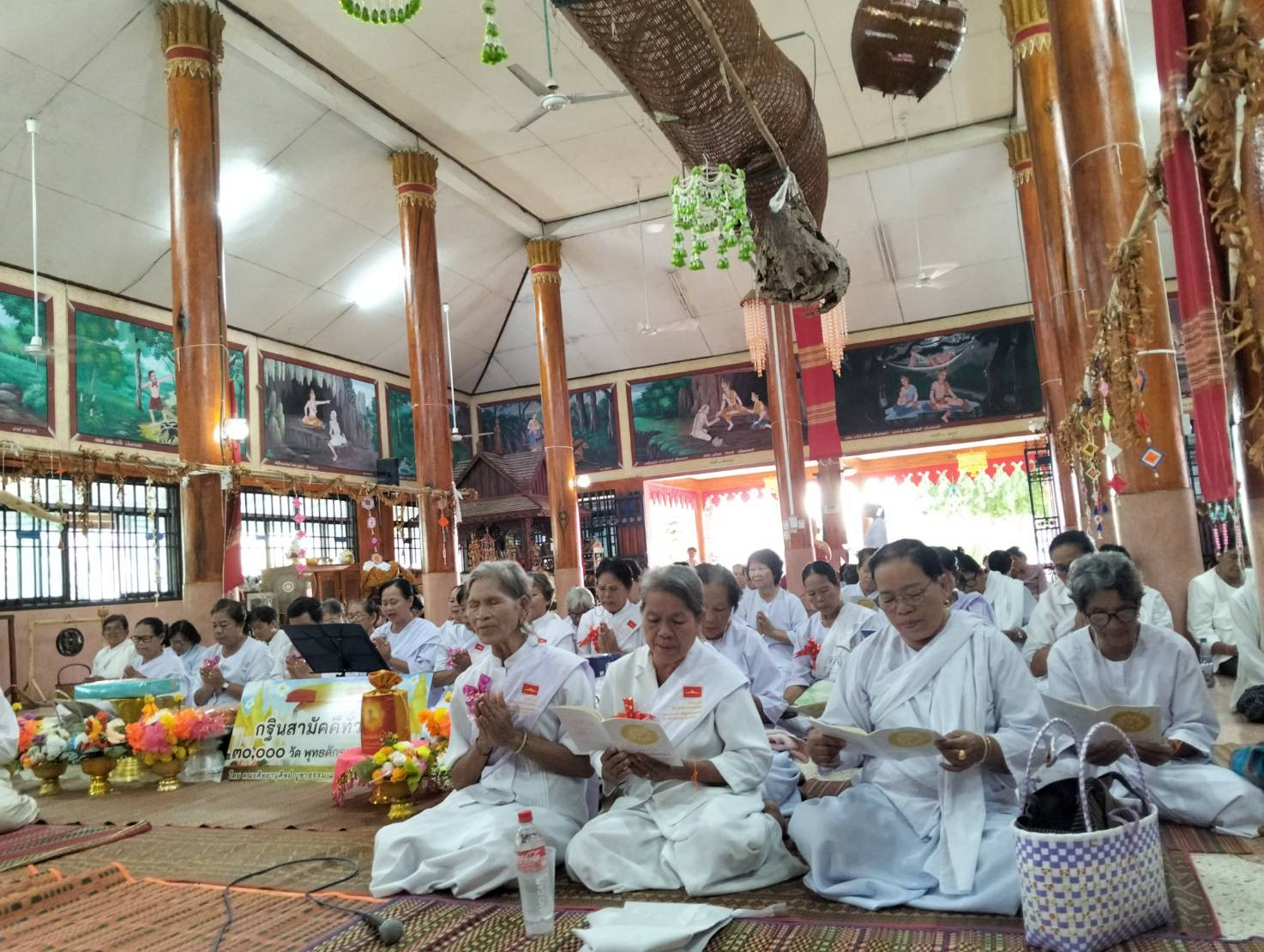 ภาพร่วมพิธีกรรมวัดโพธิ์ศรี