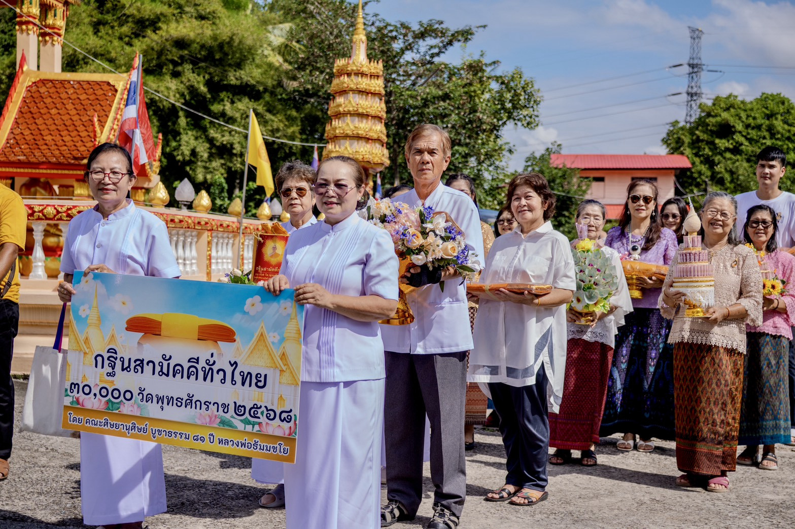 ภาพร่วมขบวนกฐินวัดอินทราวาส