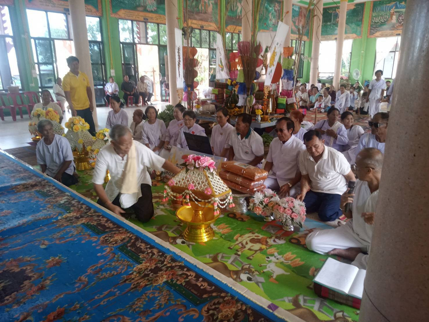 ภาพร่วมพิธีกรรมวัดสว่างอรุณ