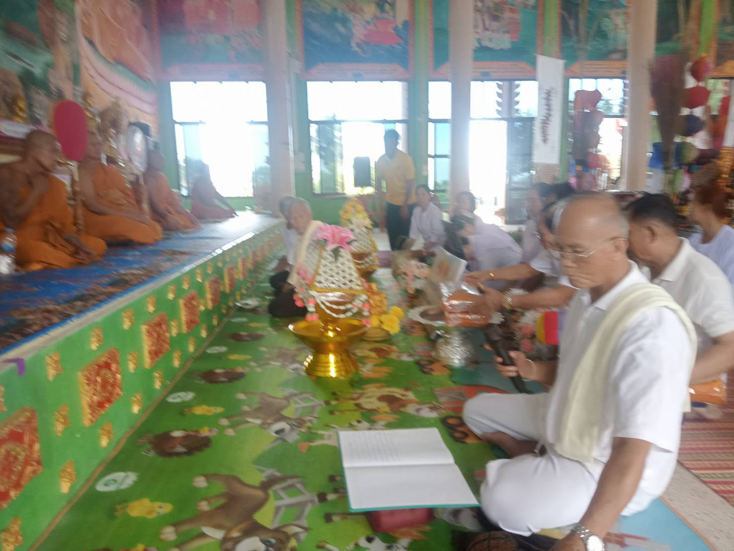 ภาพร่วมพิธีกรรมวัดสว่างอรุณ