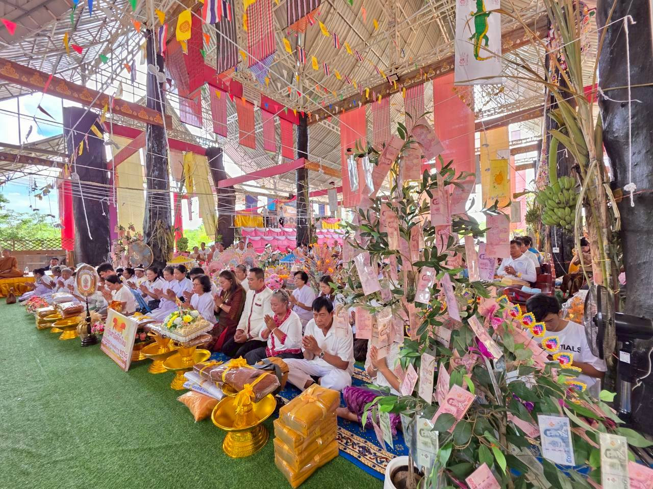 ภาพร่วมพิธีกรรมวัดป่าคลองธรรม