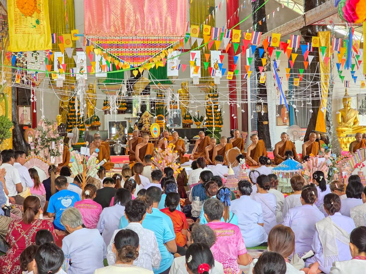 ภาพร่วมพิธีกรรมวัดป่าคลองธรรม