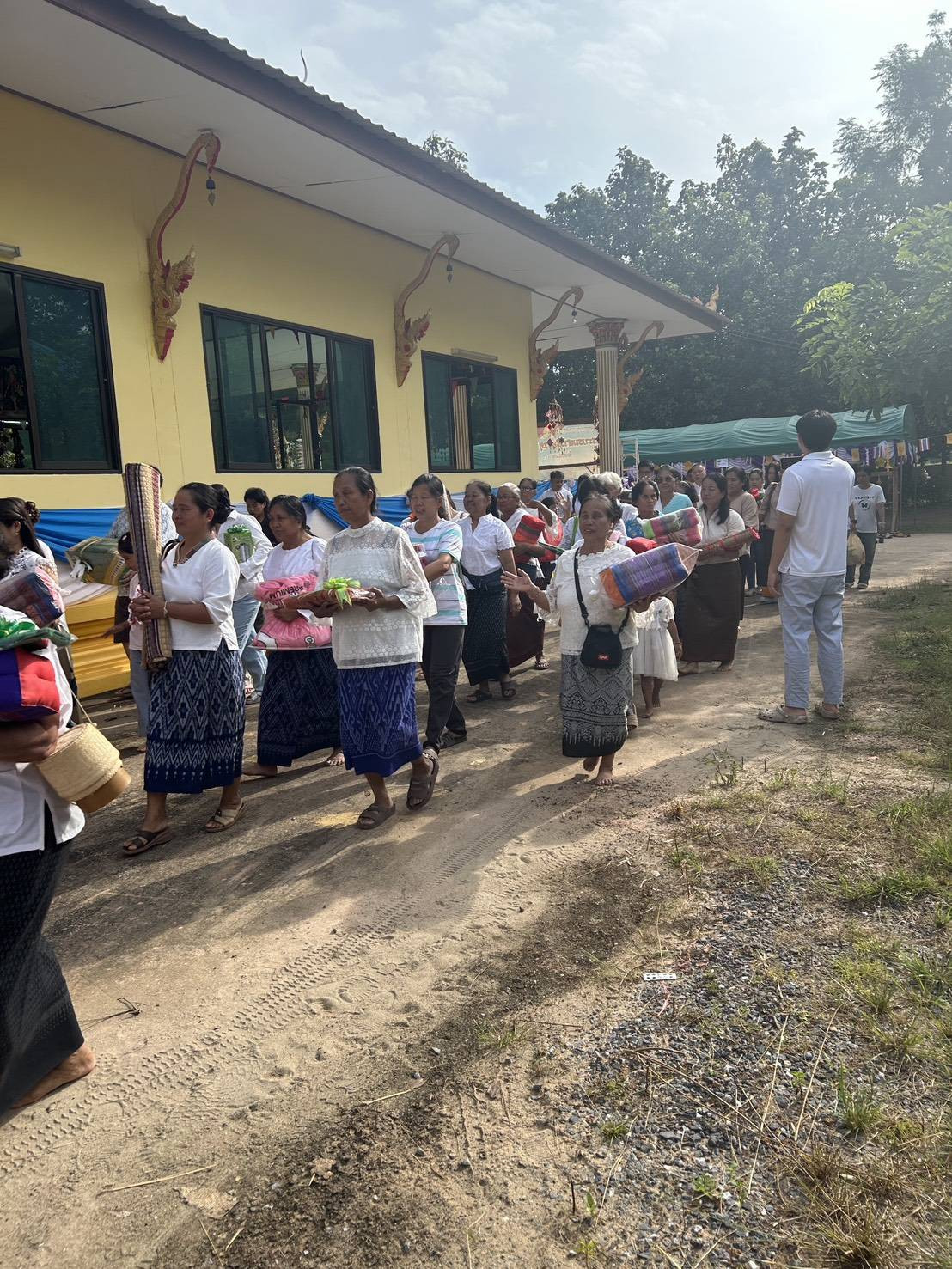 ภาพร่วมพิธีกรรมวัดมงคลนิมิตร