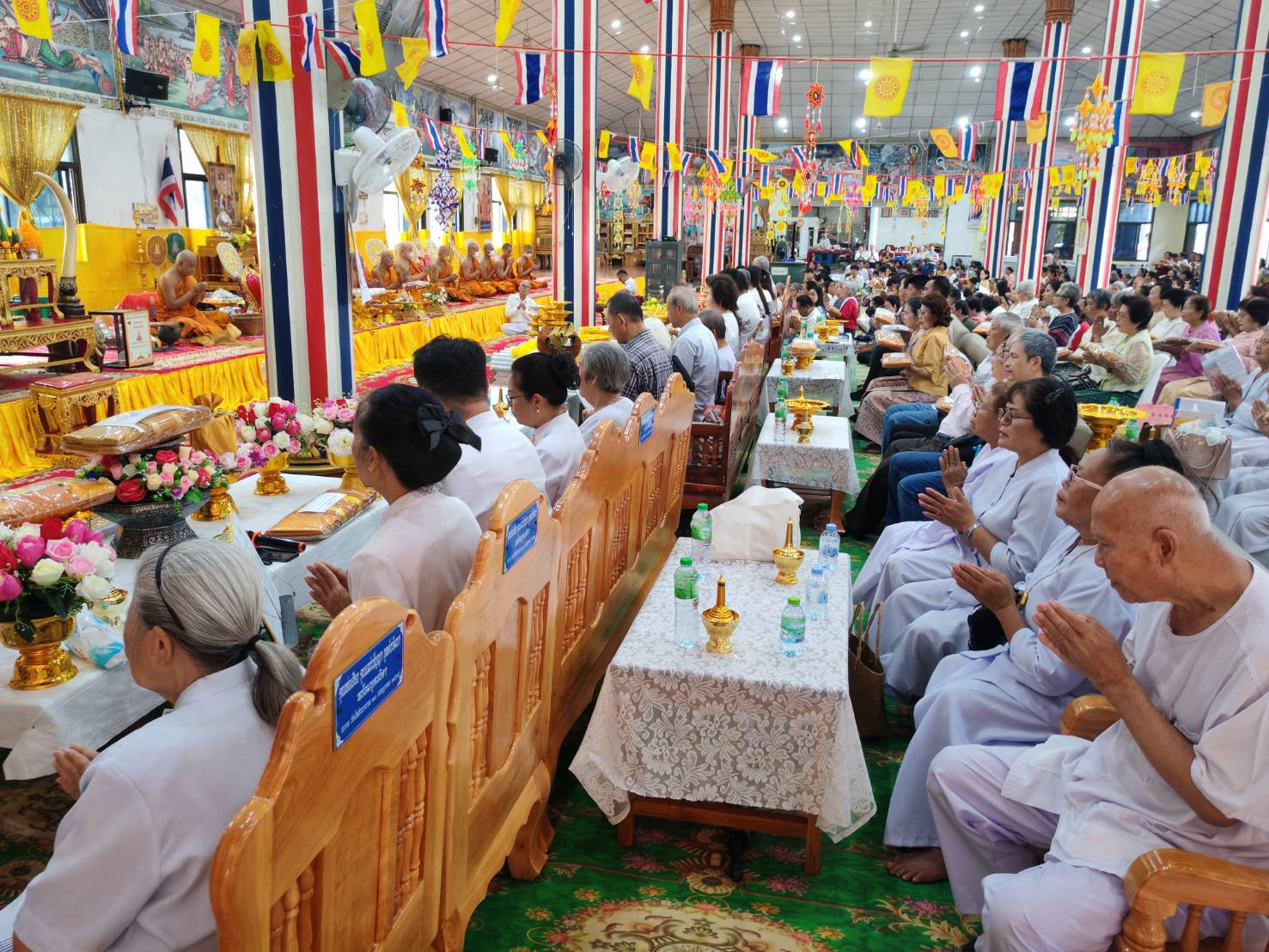 ภาพร่วมพิธีกรรมวัดโพธิวราราม