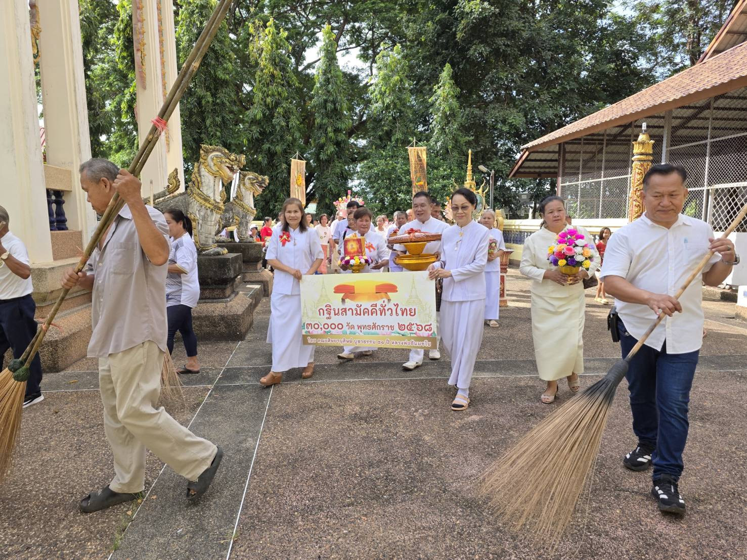 ภาพร่วมขบวนกฐินวัดโพธิ์ชัย ( บ้านดอนแตง )