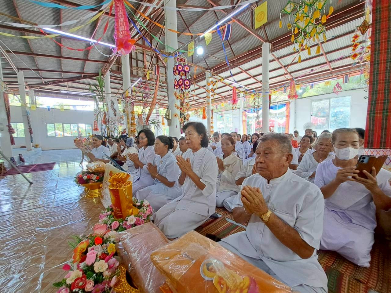 ภาพร่วมพิธีกรรมวัดดอยนางหงษ์ภาวนา