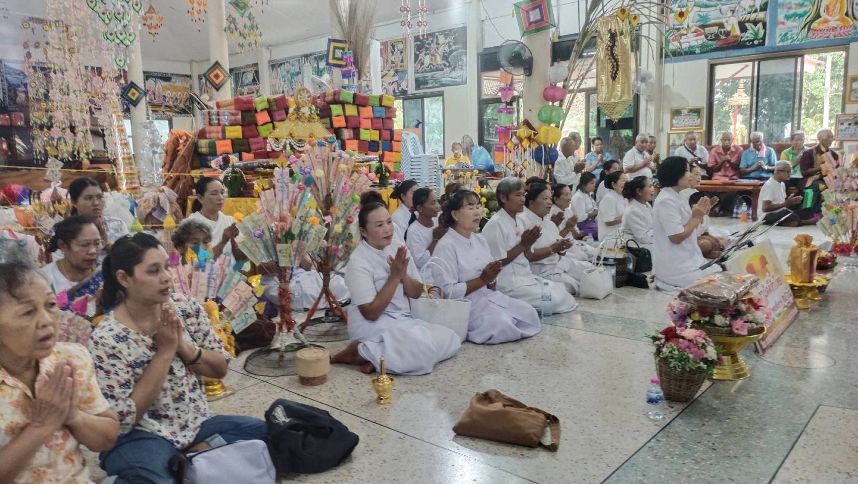 ภาพร่วมพิธีกรรมวัดโพธิ์ชัย