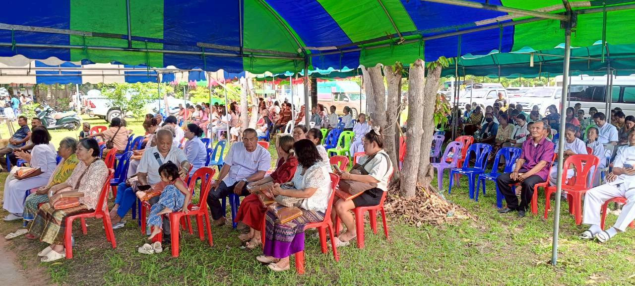 ภาพร่วมพิธีกรรมวัดแก้วเพชรพลอย