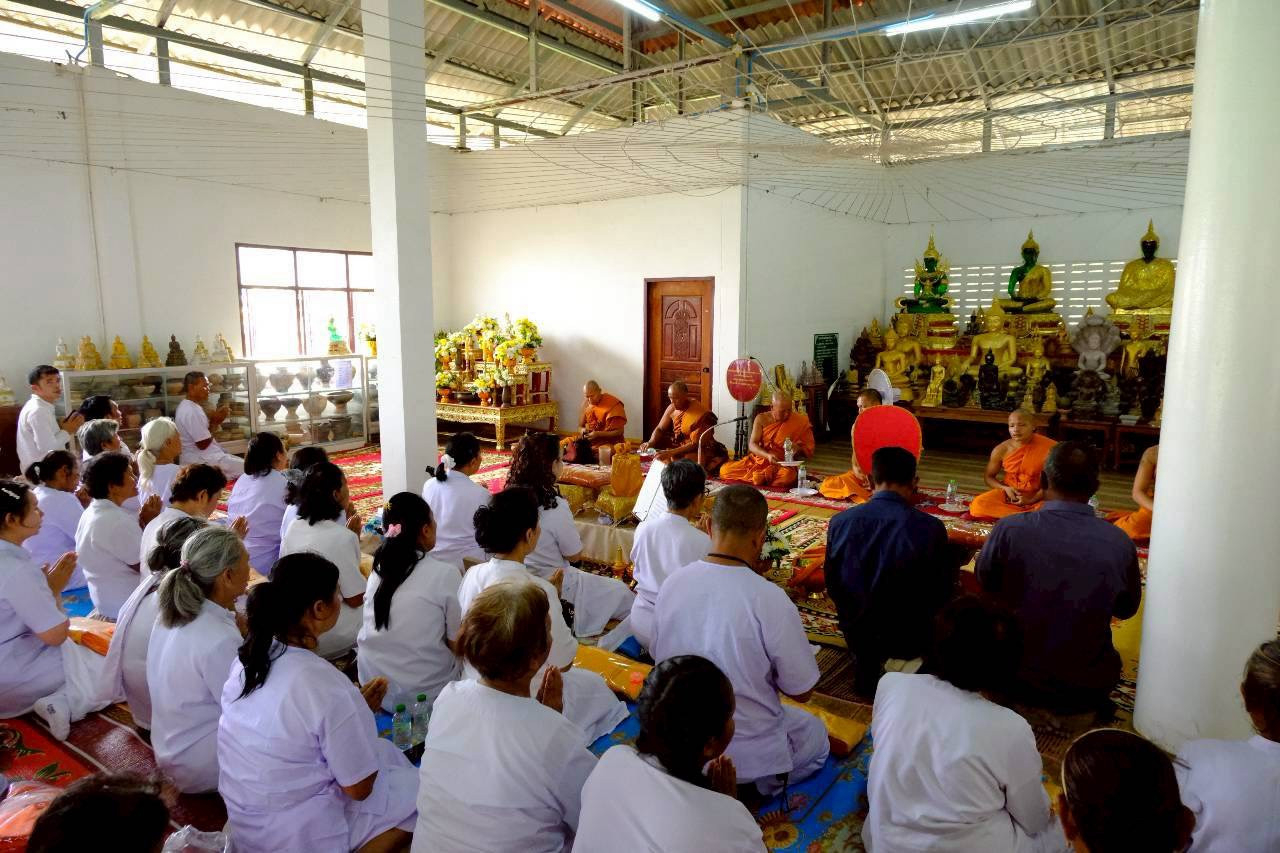 ภาพร่วมพิธีกรรมวัดแก้วเพชรพลอย