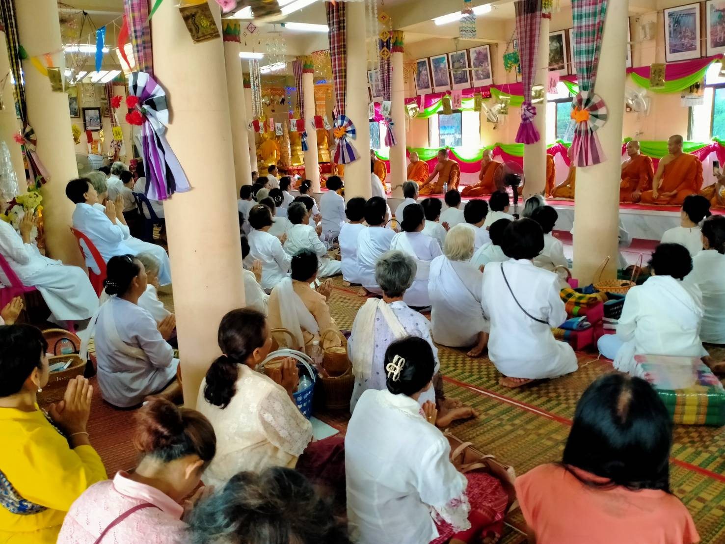 ภาพร่วมพิธีกรรมวัดทุ่งสว่าง