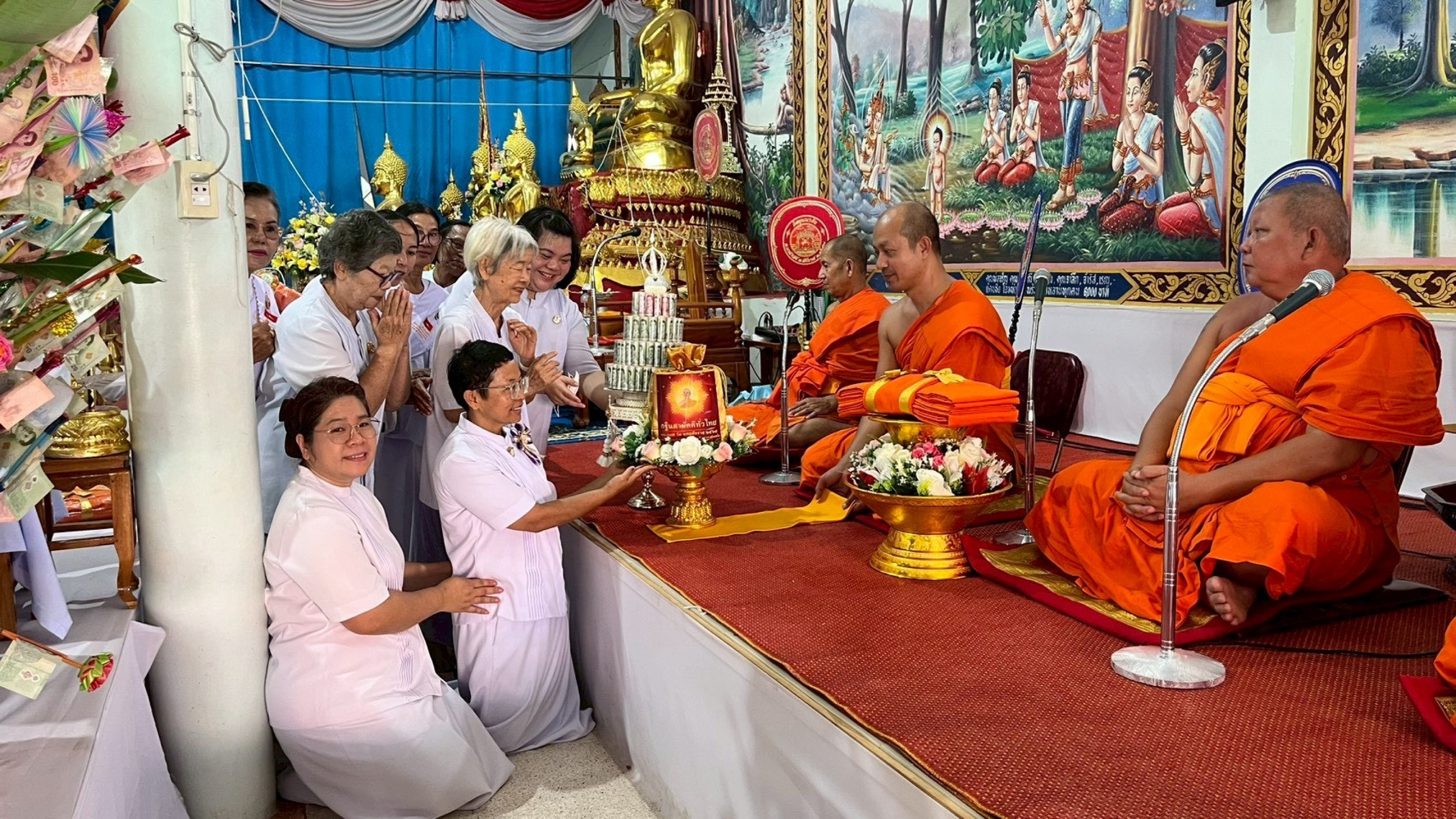 ภาพการถวายปัจจัยวัดขุนนาวัง