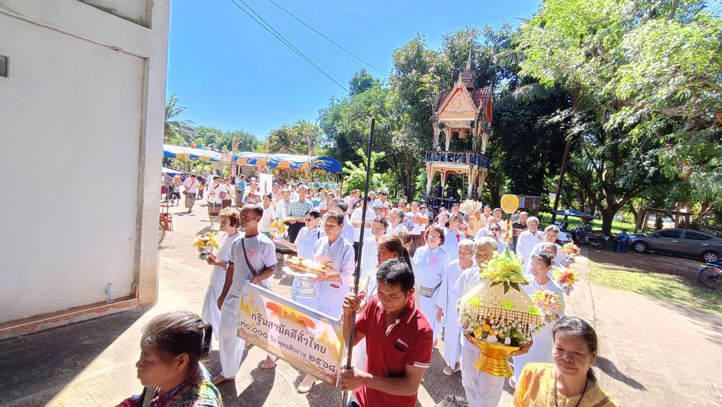 ภาพร่วมขบวนกฐินวัดศรีสมพร