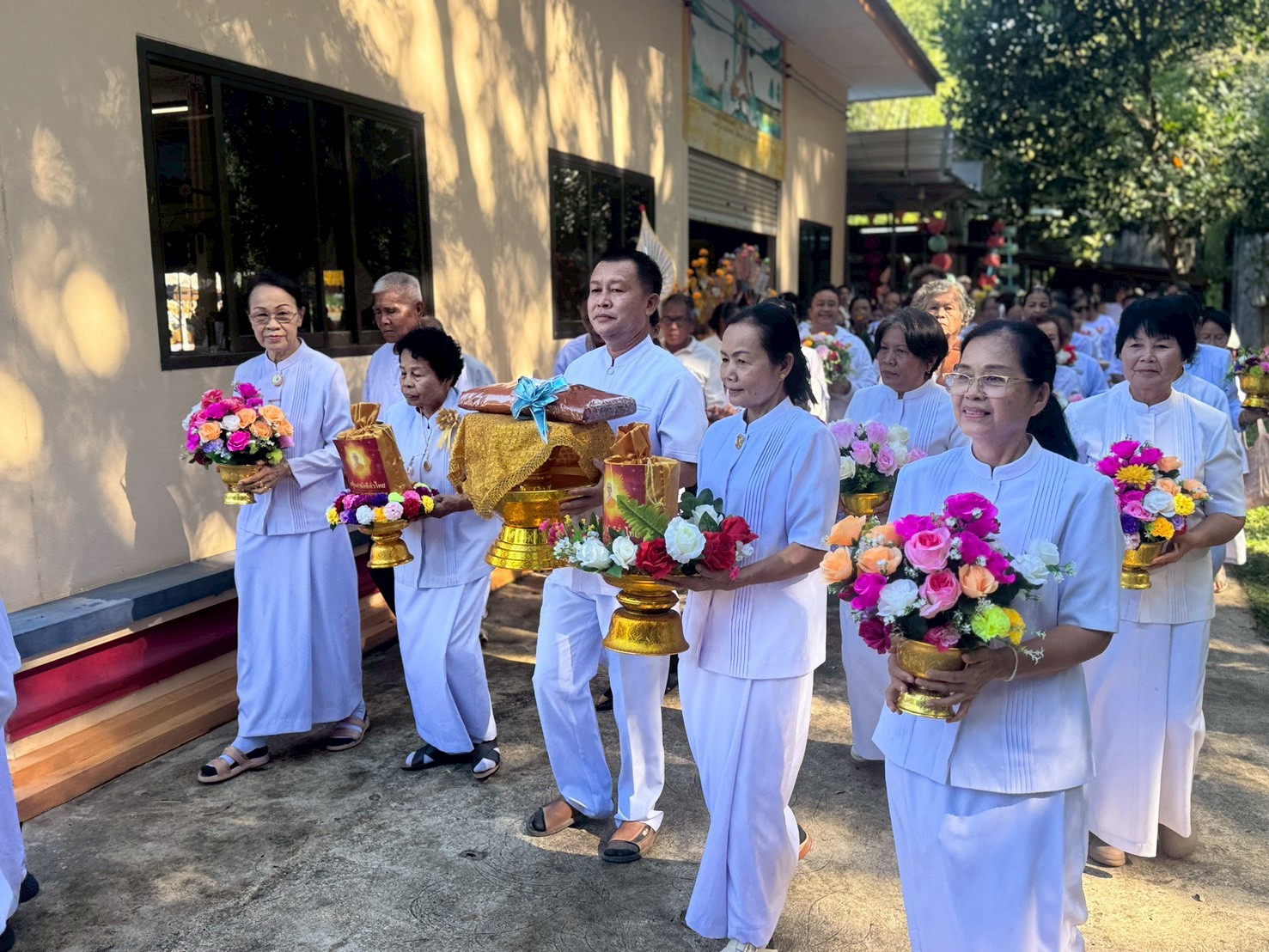 ภาพร่วมขบวนกฐินวัดวิชัยโสภาราม