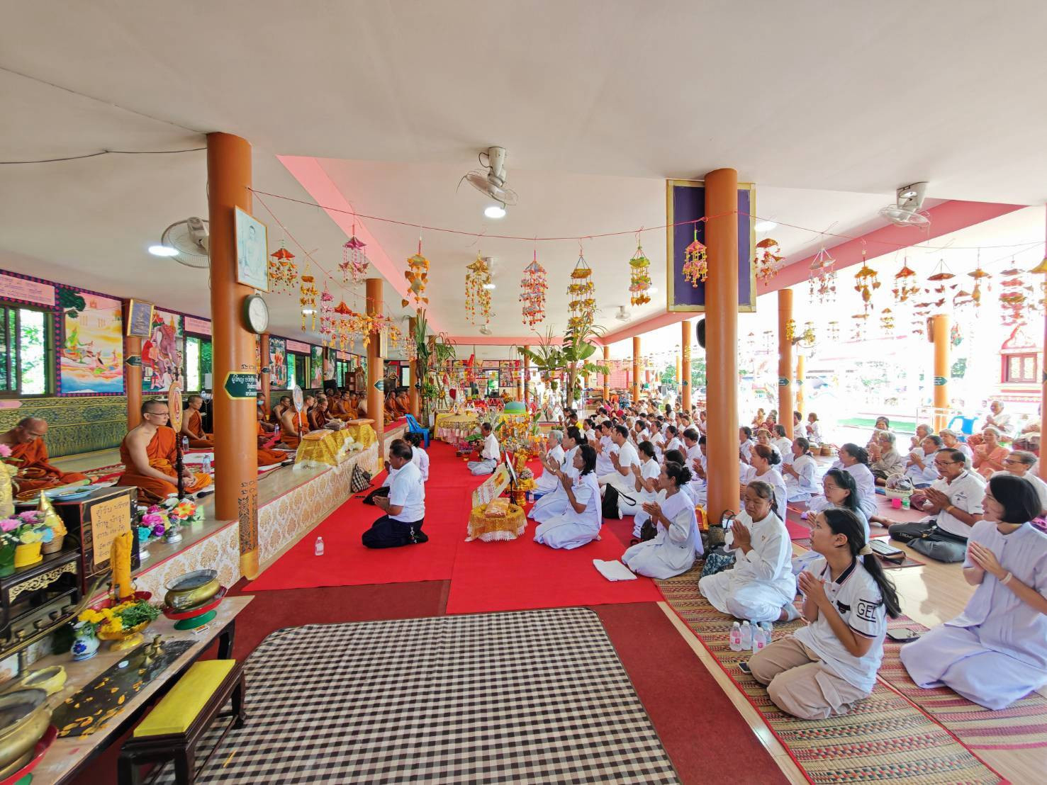 ภาพร่วมพิธีกรรมวัดสว่างดงยาง