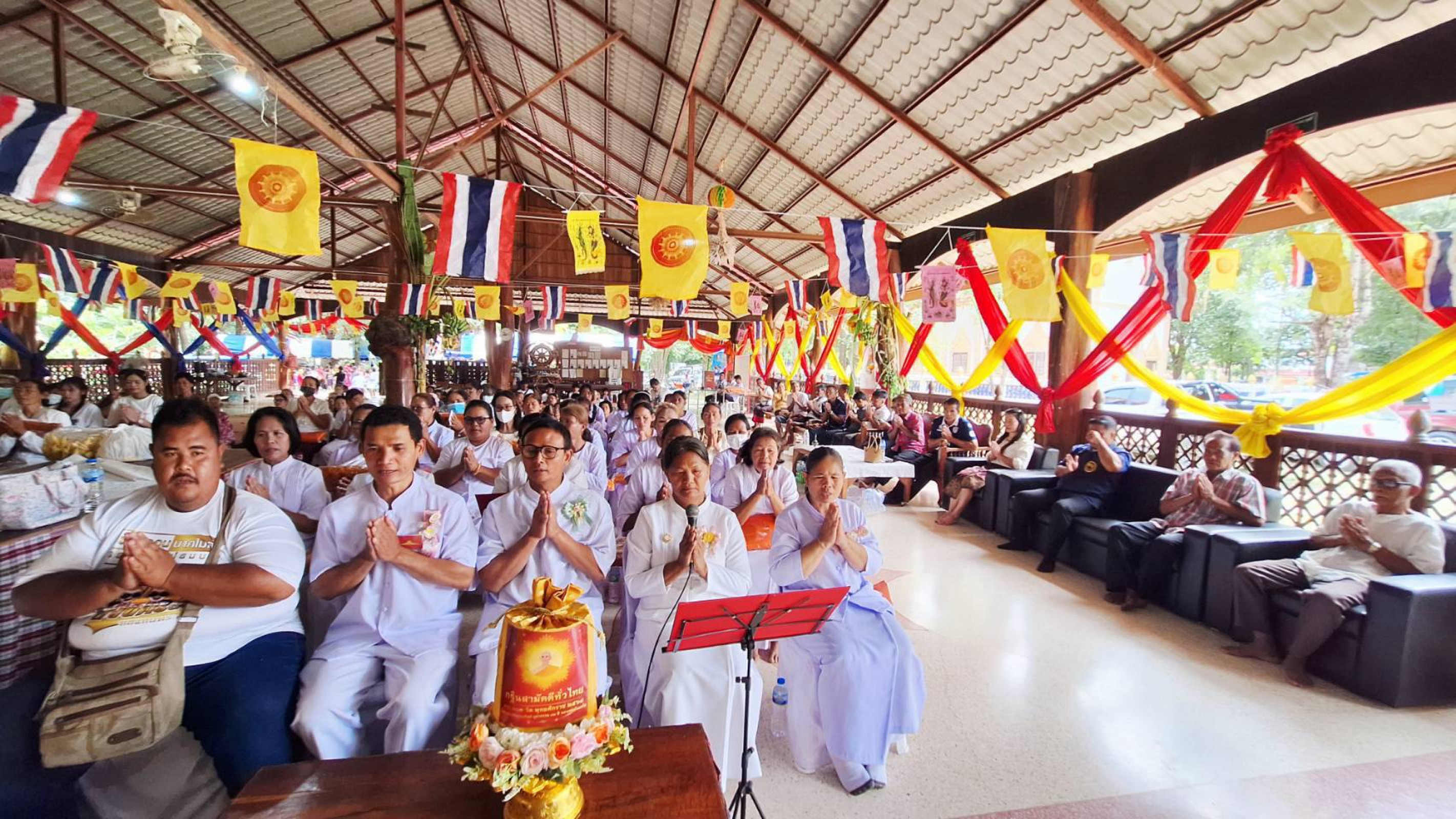 ภาพร่วมพิธีกรรมวัดโคกขมิ้น