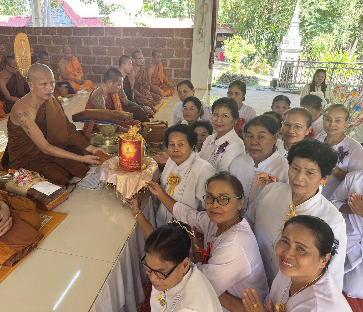 ภาพการถวายปัจจัยวัดป่าวิเวกธรรมคุณ