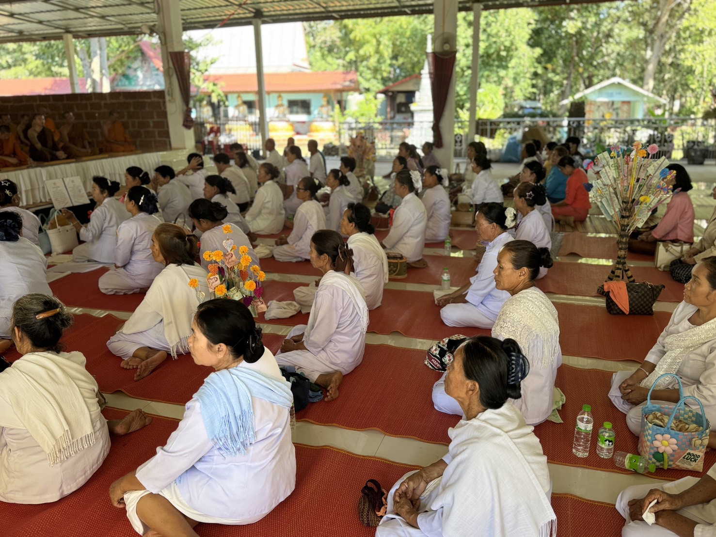 ภาพร่วมพิธีกรรมวัดป่าวิเวกธรรมคุณ