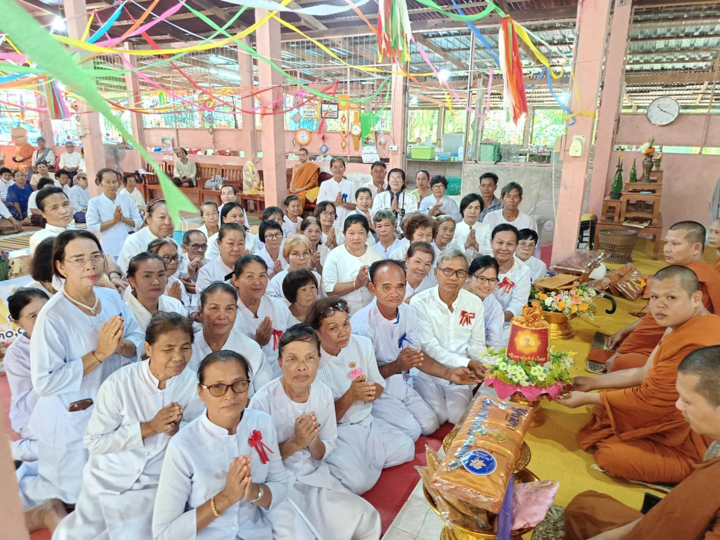 ภาพการถวายปัจจัยวัดป่าสันติธรรมมิกาวาส