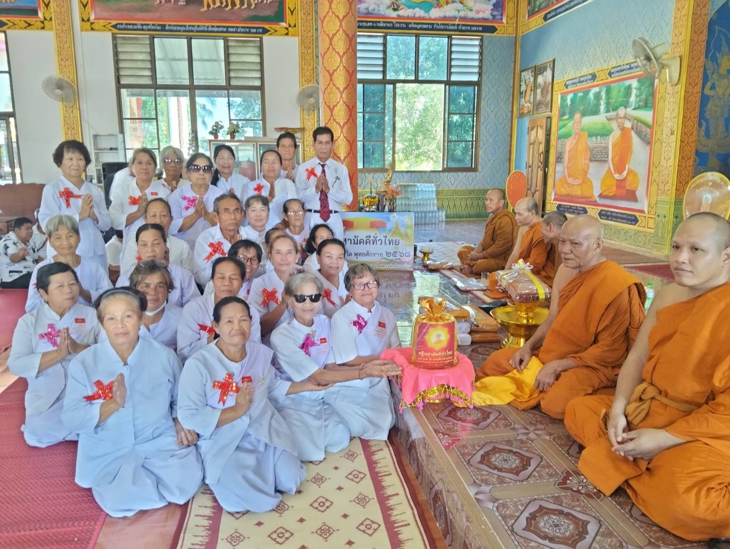 ภาพการถวายปัจจัยวัดอุดมมงคล