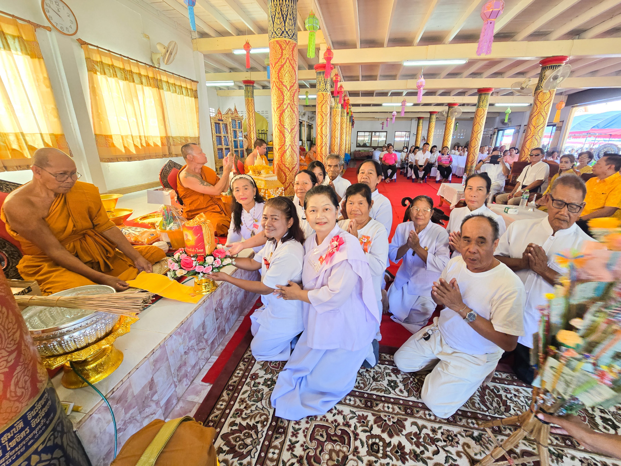 ภาพการถวายปัจจัยวัดหลวงเพ็ญ