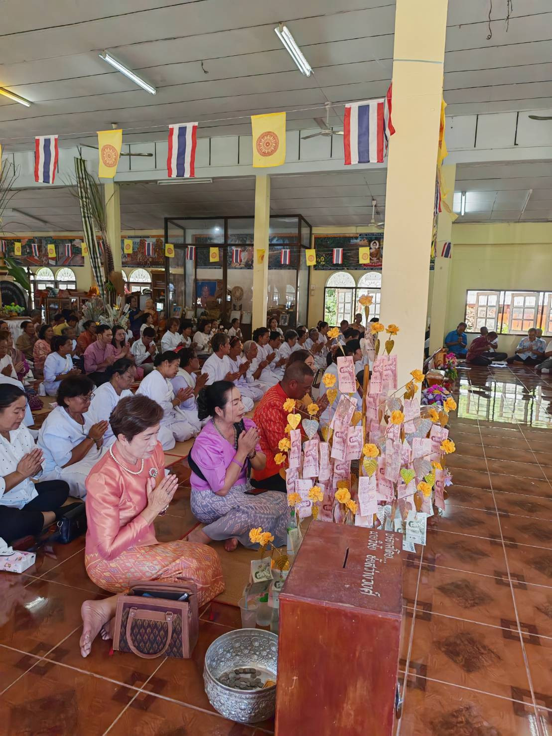 ภาพร่วมพิธีกรรมวัดป่าอัมพวัน