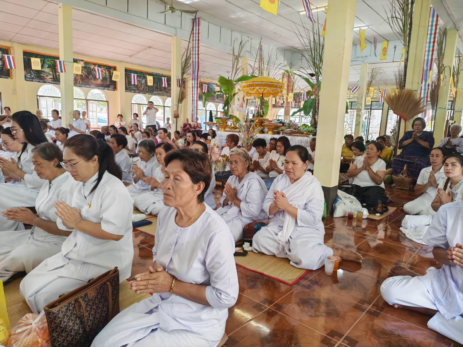 ภาพร่วมพิธีกรรมวัดป่าอัมพวัน