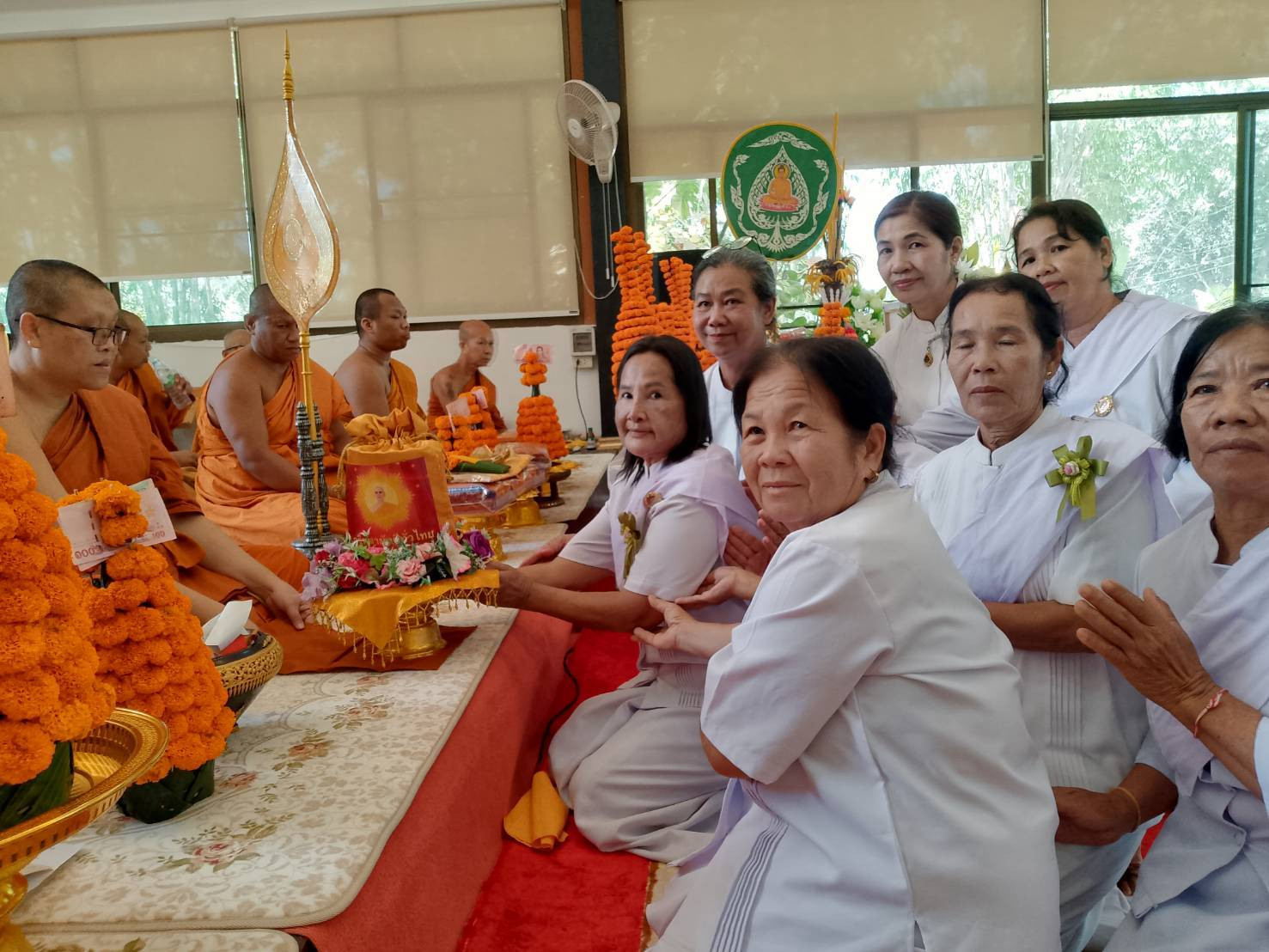 ภาพการถวายปัจจัยวัดเมตตาธรรมอนาลโย