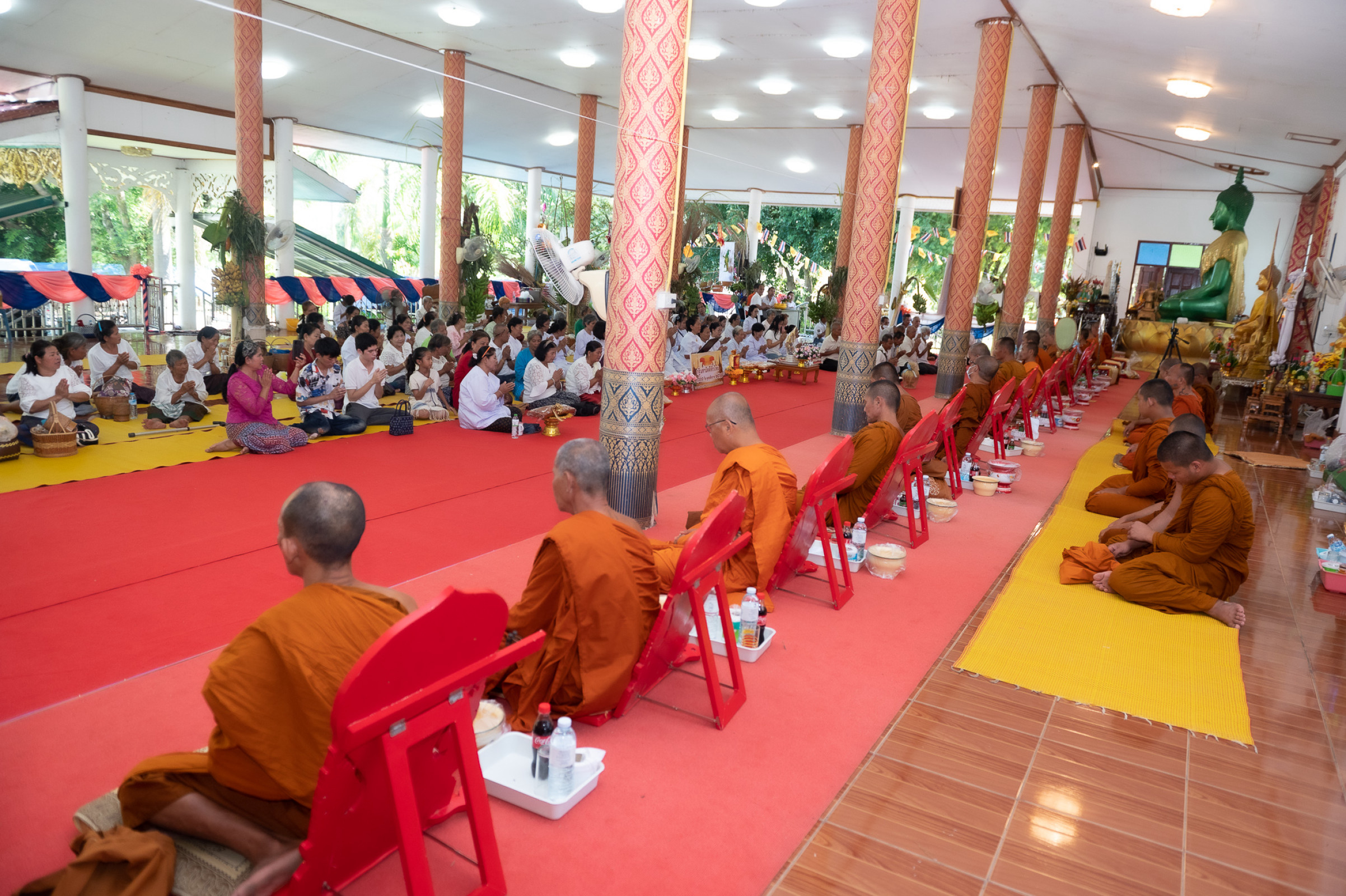 ภาพร่วมพิธีกรรมวัดทุ่งสว่าง