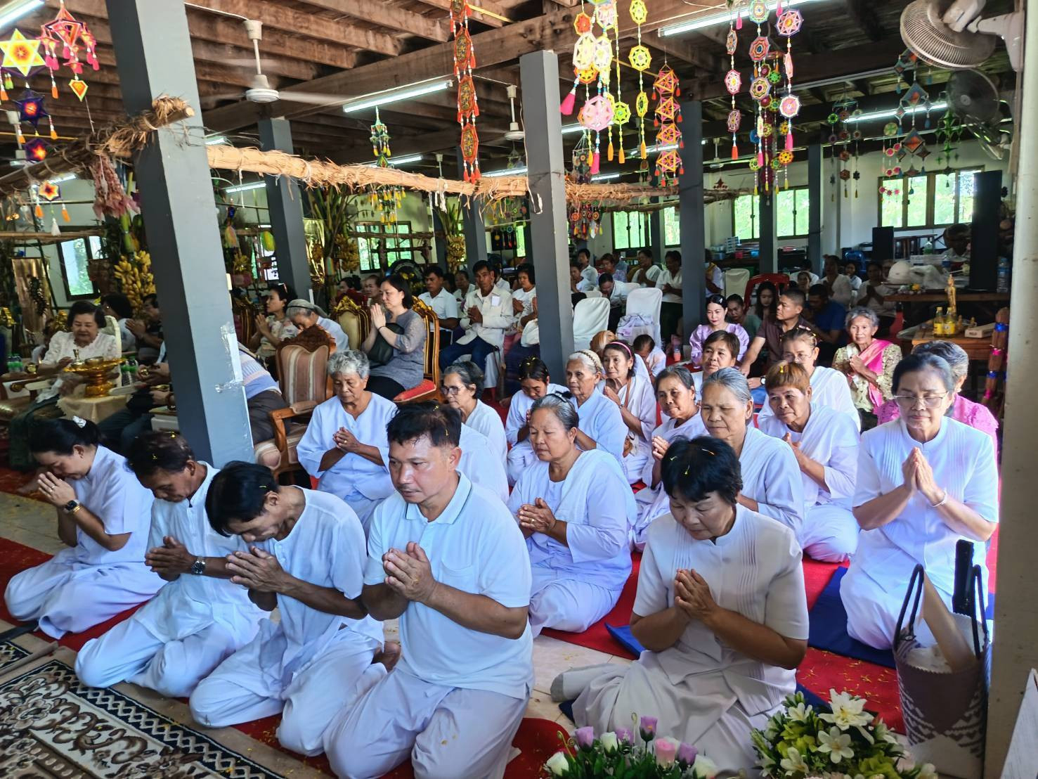 ภาพร่วมพิธีกรรมวัดดงสะคูห์