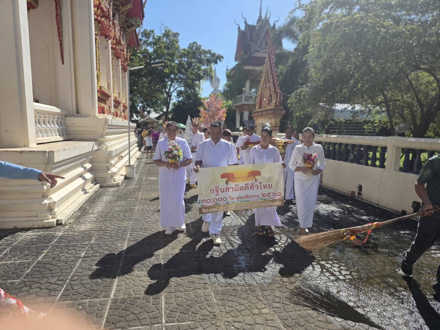 ภาพร่วมขบวนกฐินวัดโพธิ์ชัยบ้านงอย-เลิงทอง