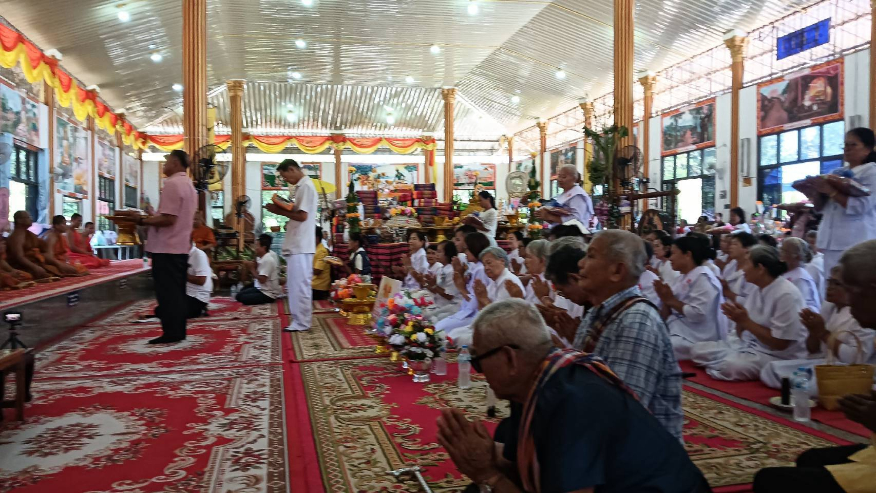 ภาพร่วมพิธีกรรมวัดทุ่งสว่างปะโค