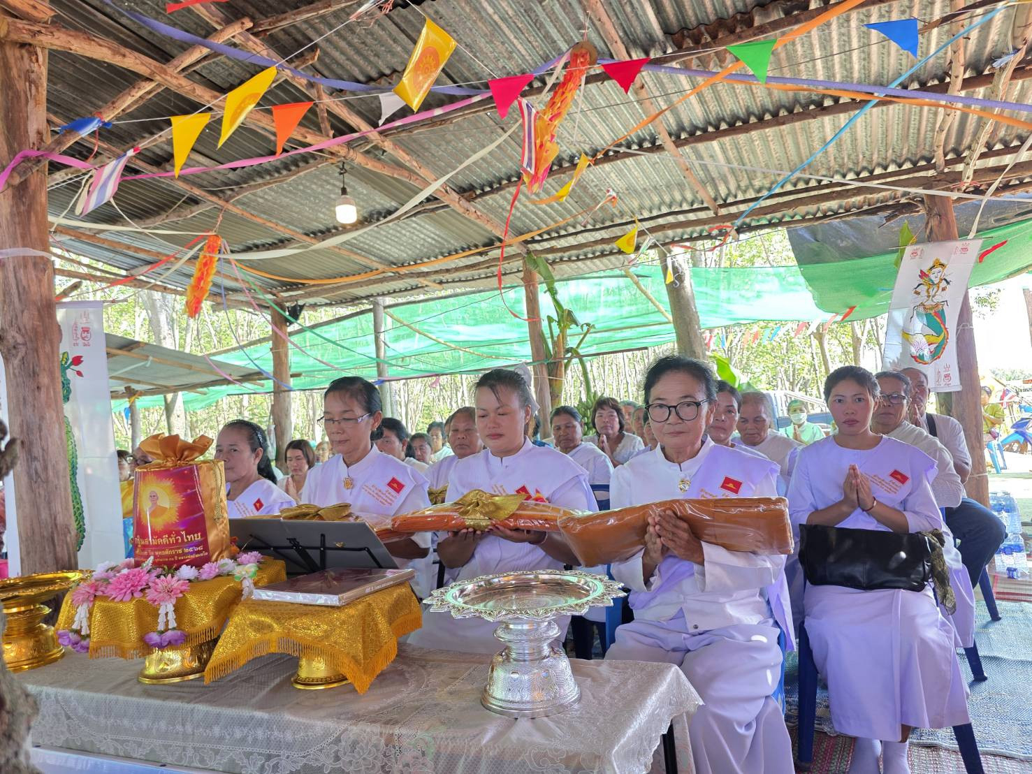 ภาพร่วมพิธีกรรมศูนย์ปฏิบัติธรรมมูลนิธิหลวงปู่มั่น