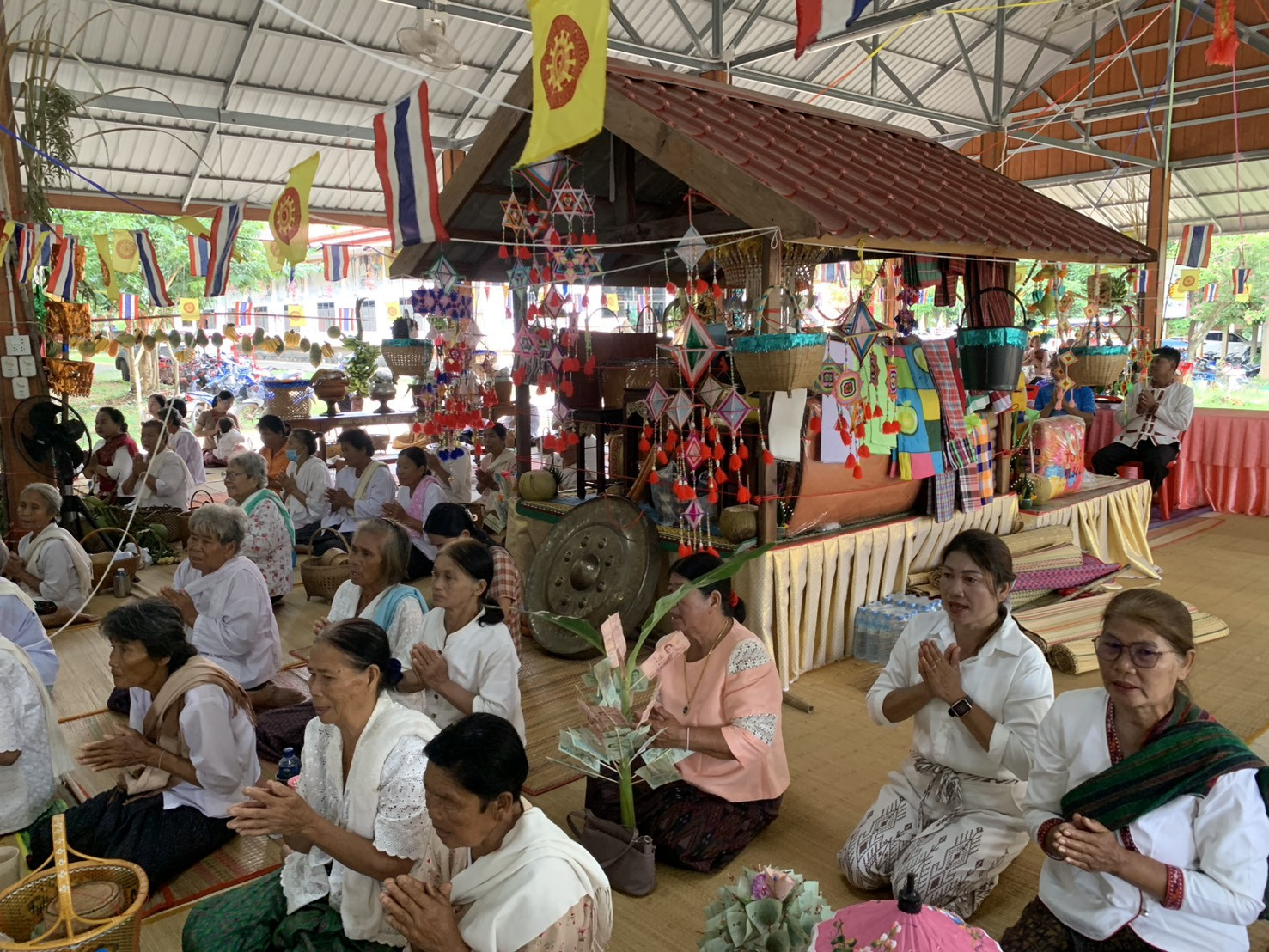 ภาพร่วมพิธีกรรมวัดศรีสง่าธรรม