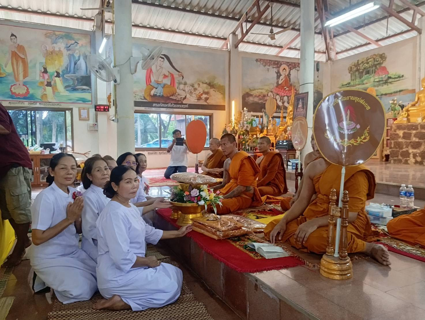 ภาพร่วมพิธีกรรมวัดทุ่งสว่าง