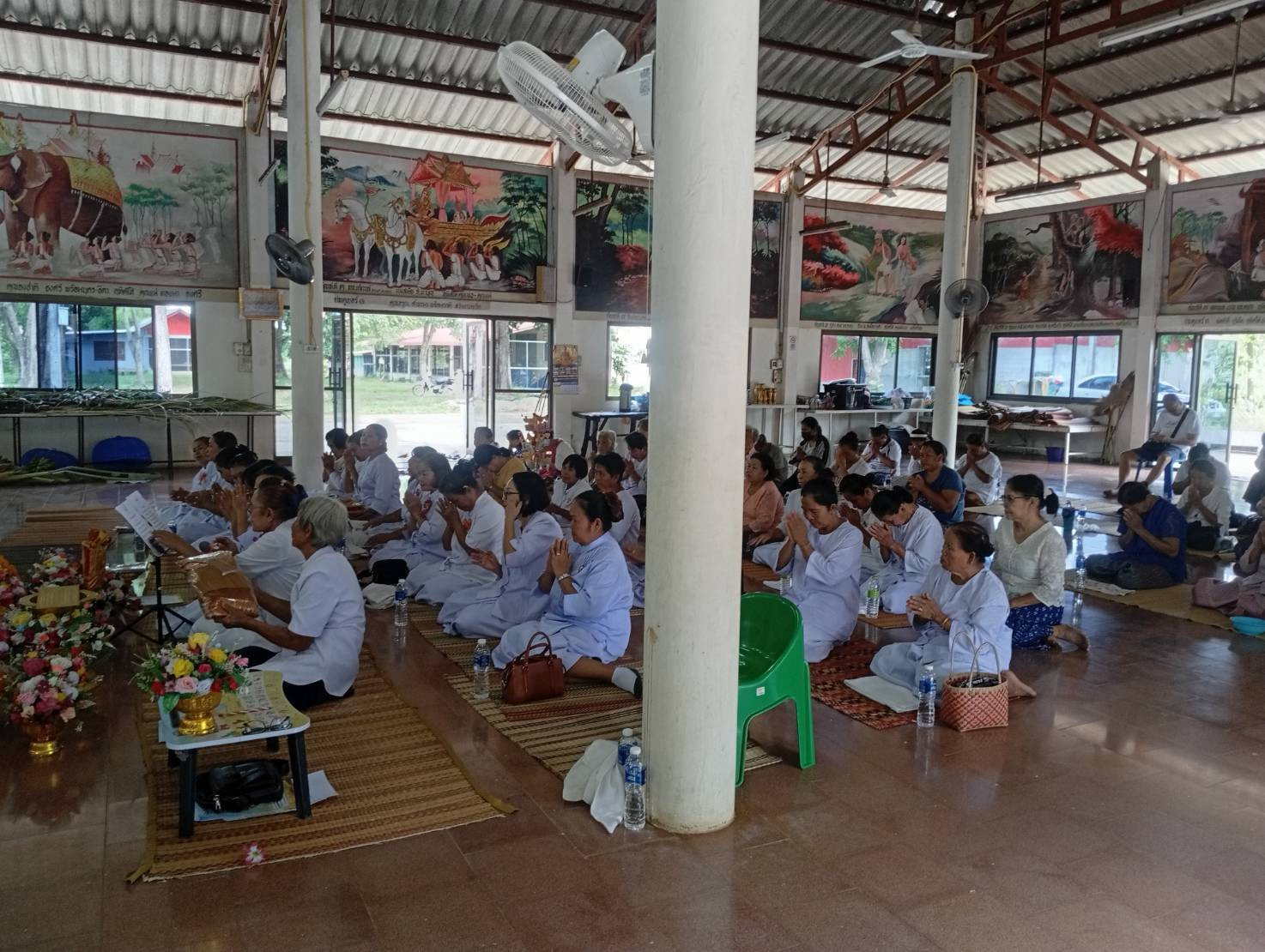 ภาพร่วมพิธีกรรมวัดทุ่งสว่าง