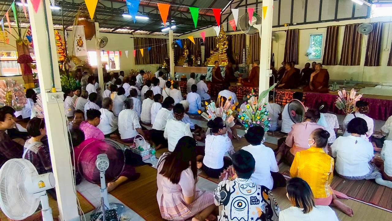 ภาพร่วมพิธีกรรมวัดป่าโบราณดอนสิม