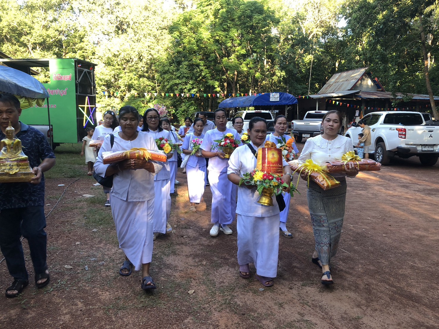 ภาพร่วมขบวนกฐินวัดป่าโพธาชัย