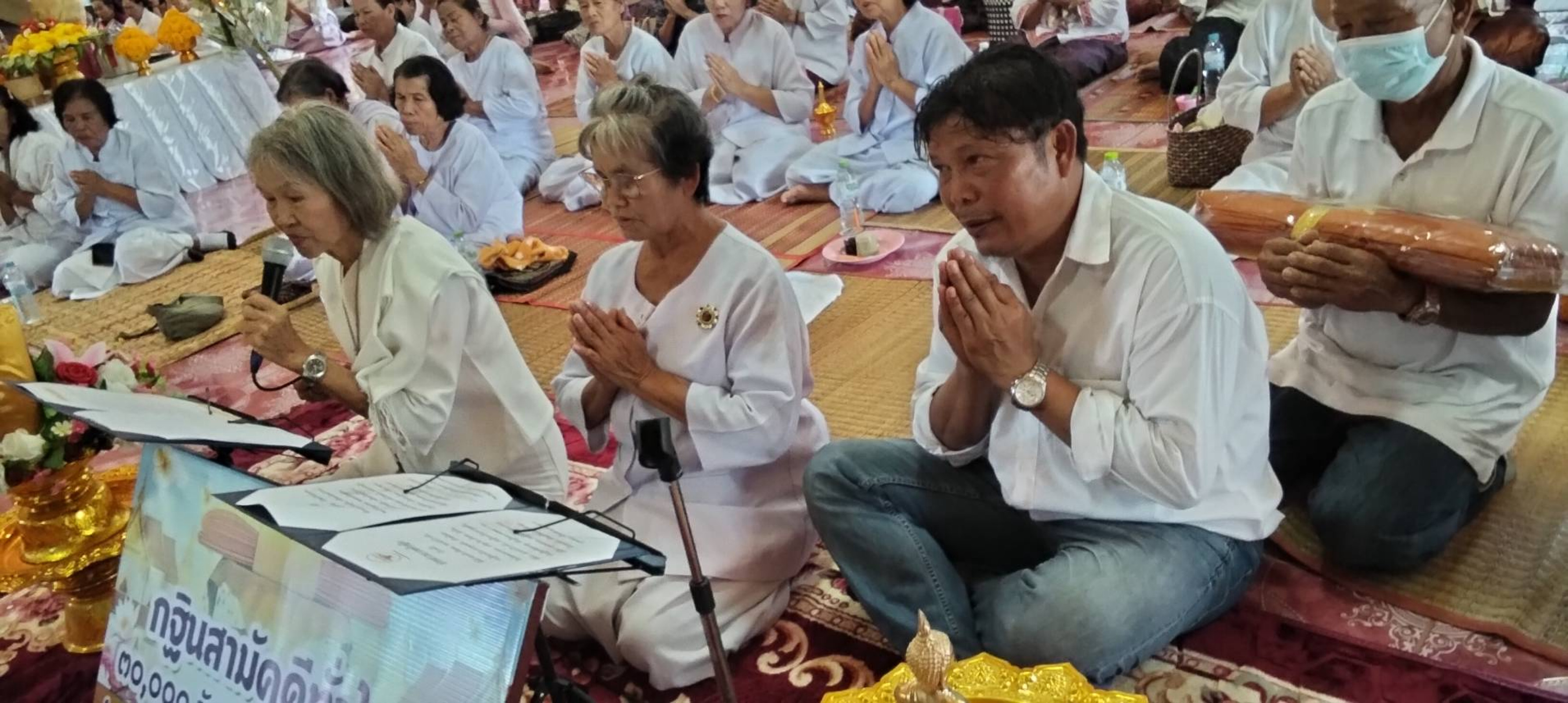 ภาพร่วมพิธีกรรมวัดศรีษะเกษ