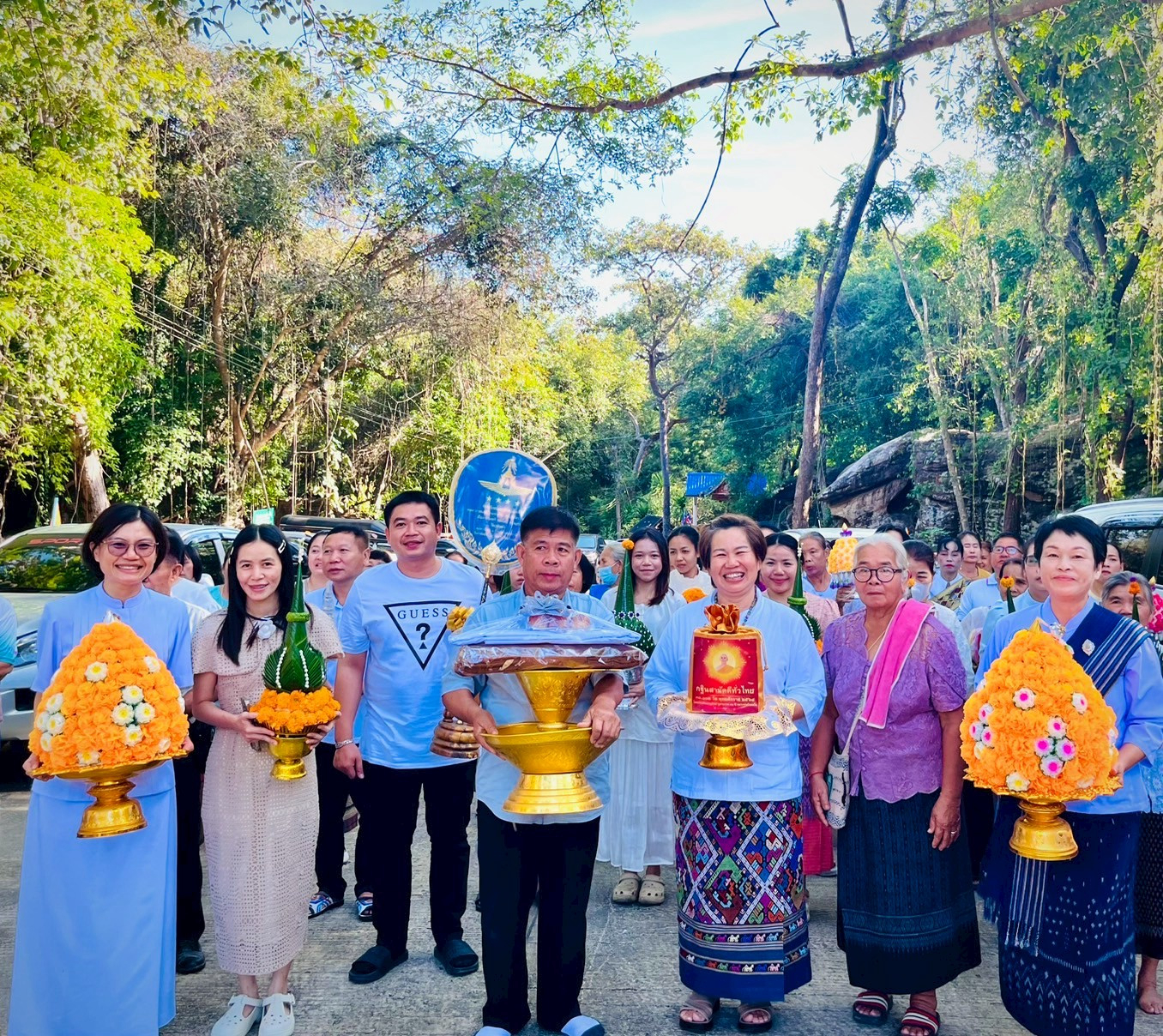 ภาพร่วมขบวนกฐินวัดภูหินดัง