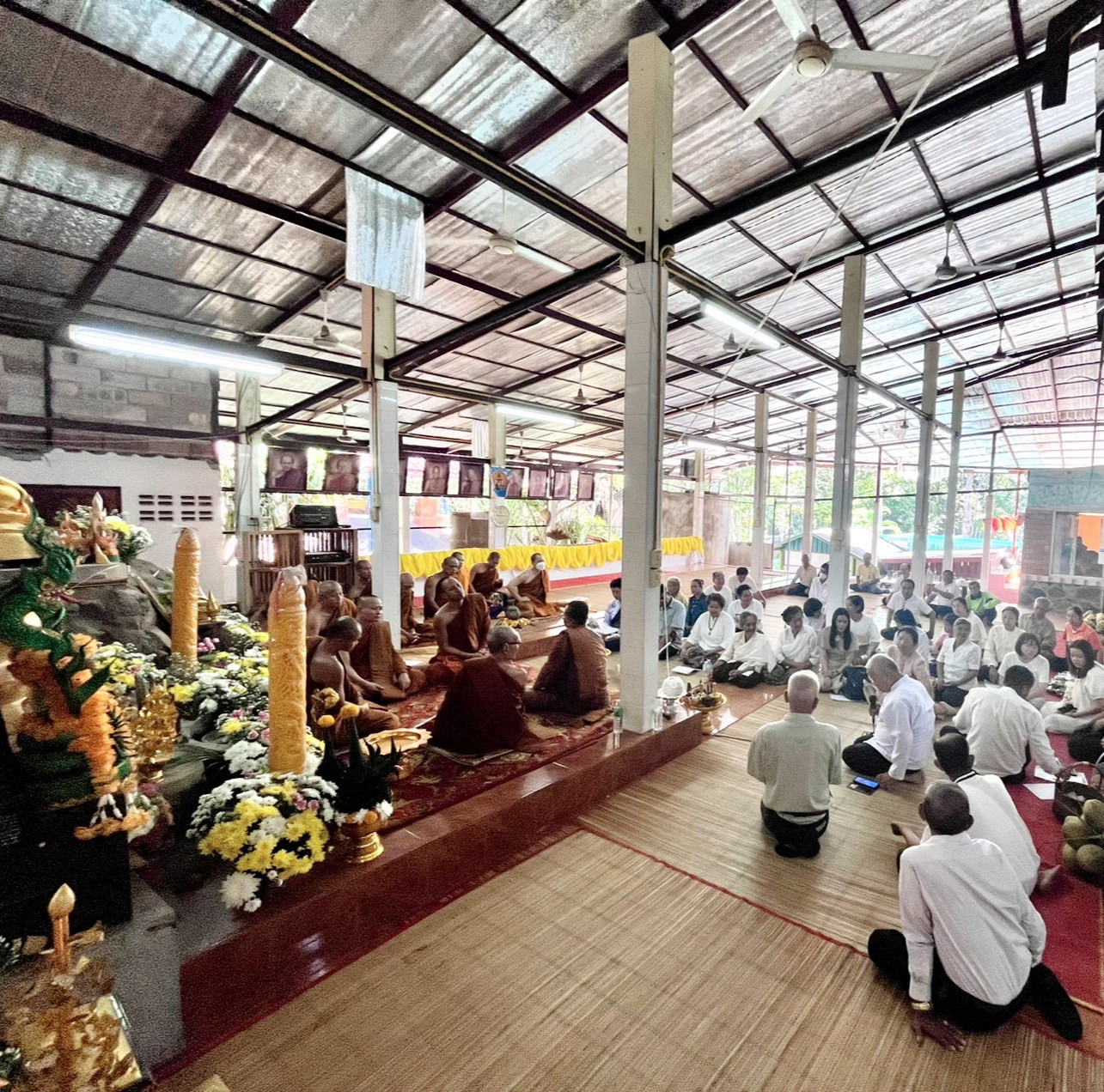 ภาพร่วมพิธีกรรมวัดภูหินดัง